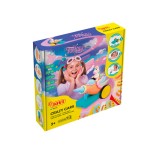 14923-SET CRAZY CARS CON 8 PASTILLAS DE PLASTILINA COLORES SURTIDOS DE 50G, 2 BARRITAS DE 15G, 3 MODELADORES, 2 RUEDAS C