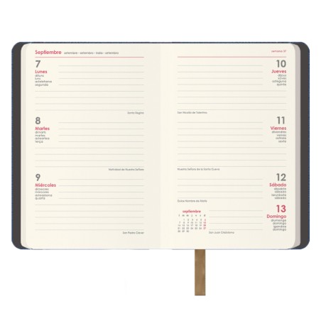 30883-AGENDA 2026 MANHATAN SEMANA VISTA BOLSILLO 8,5 X 13 CM. COLOR AZUL DOHE 12870 - 26