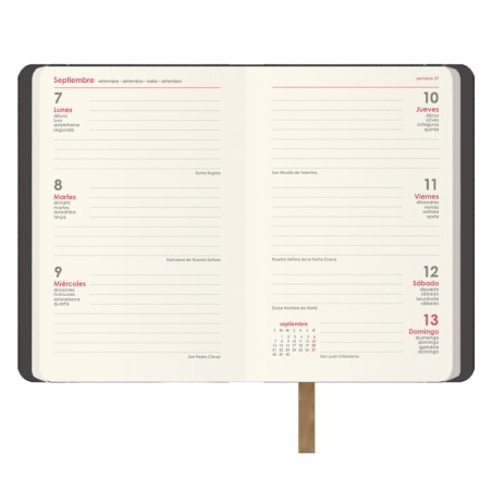 30885-AGENDA 2026 MANHATAN SEMANA VISTA BOLSILLO 8,5 X 13 CM. COLOR NEGRO DOHE 12871 - 26